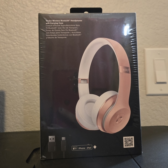 Brand New Unopened Pink Wireless Beats Solo 3 Headphones - Picture 2 of 2